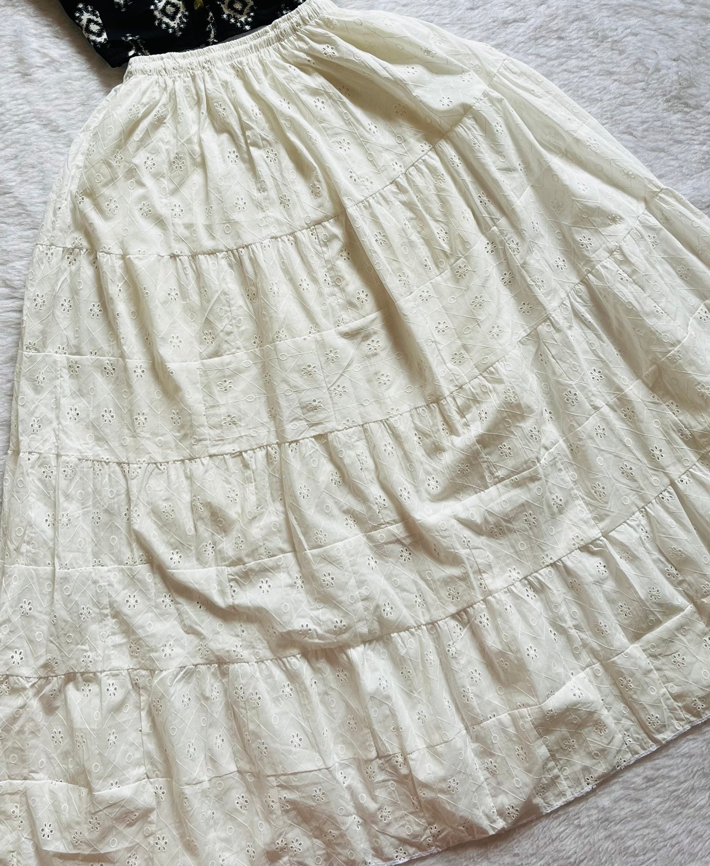White embroidered skirt setš¤