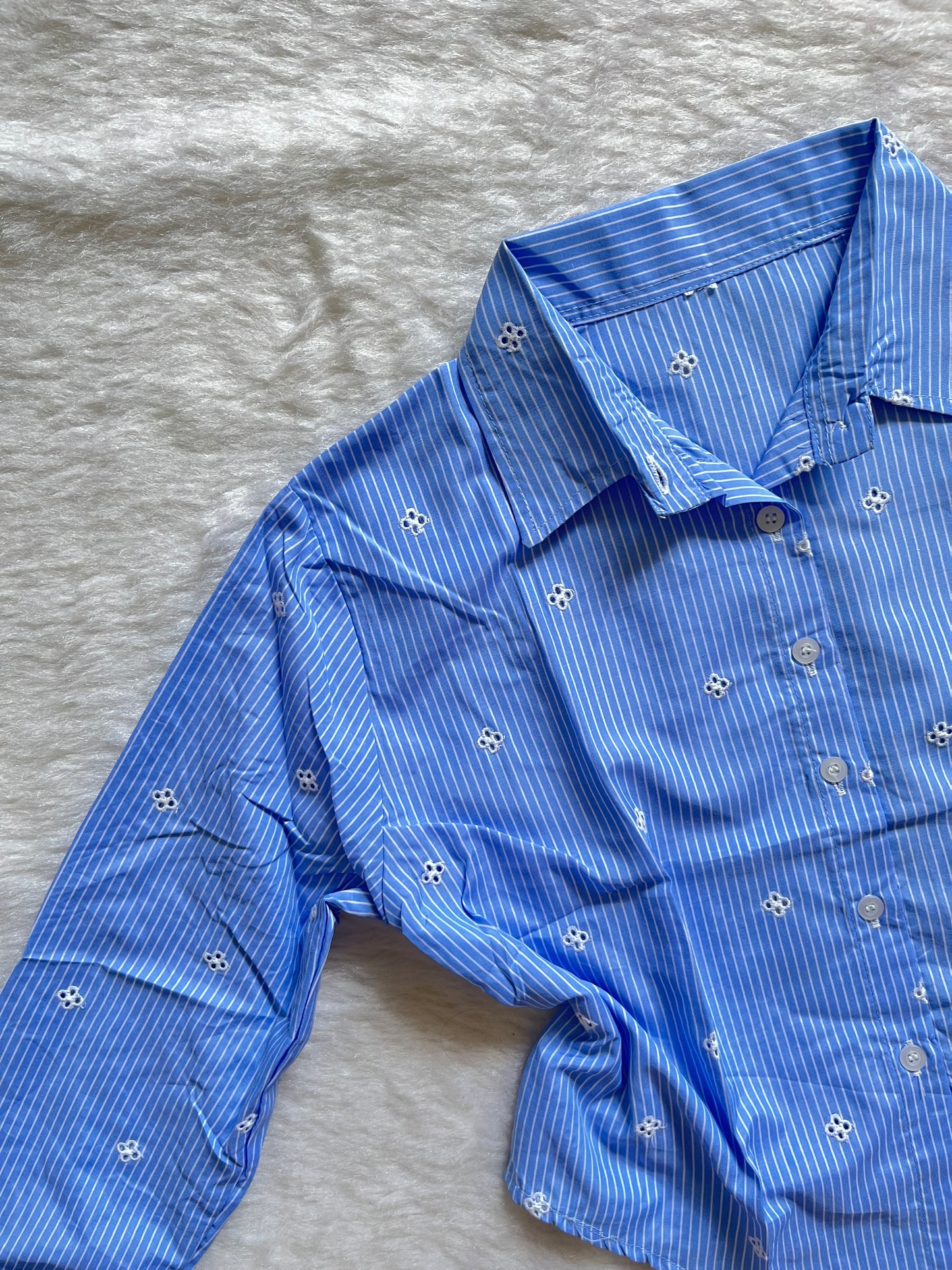 Cutwork shirtš¤