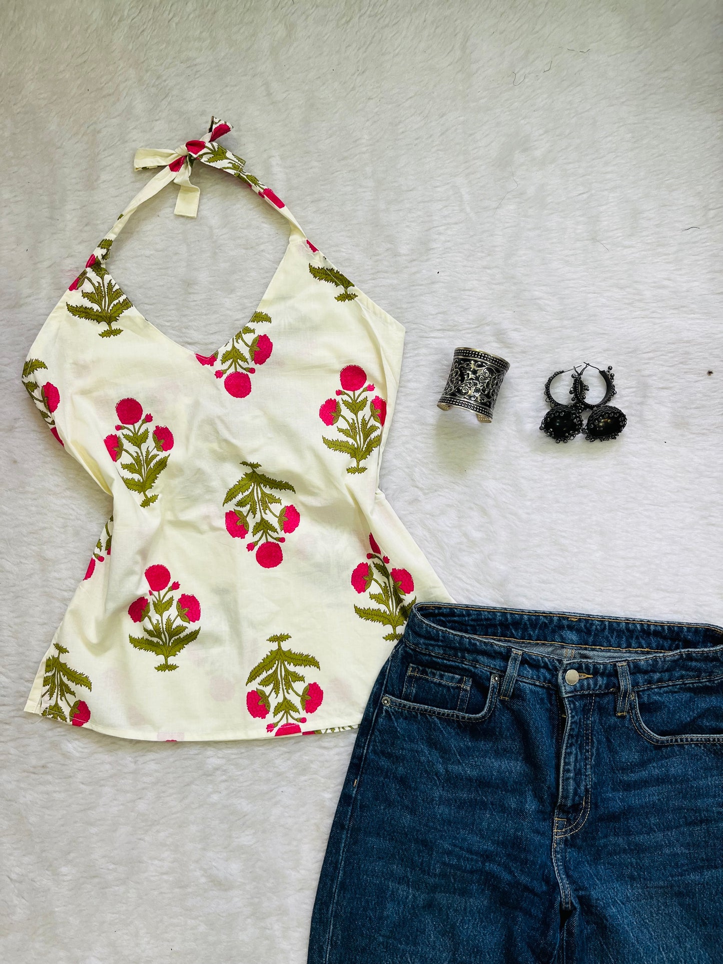 White haulter kurti