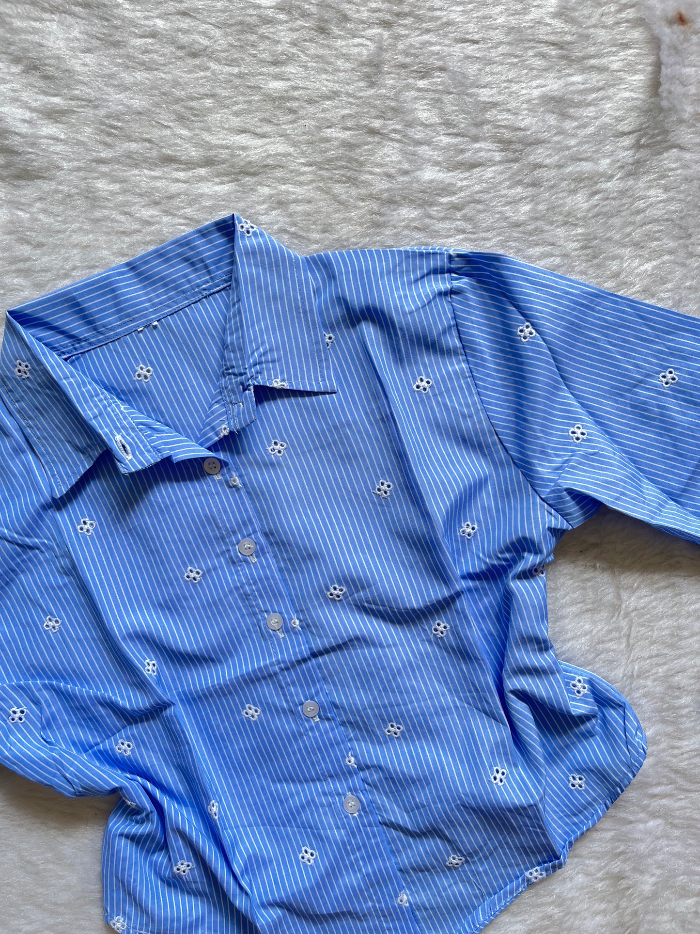 Cutwork shirtš¤