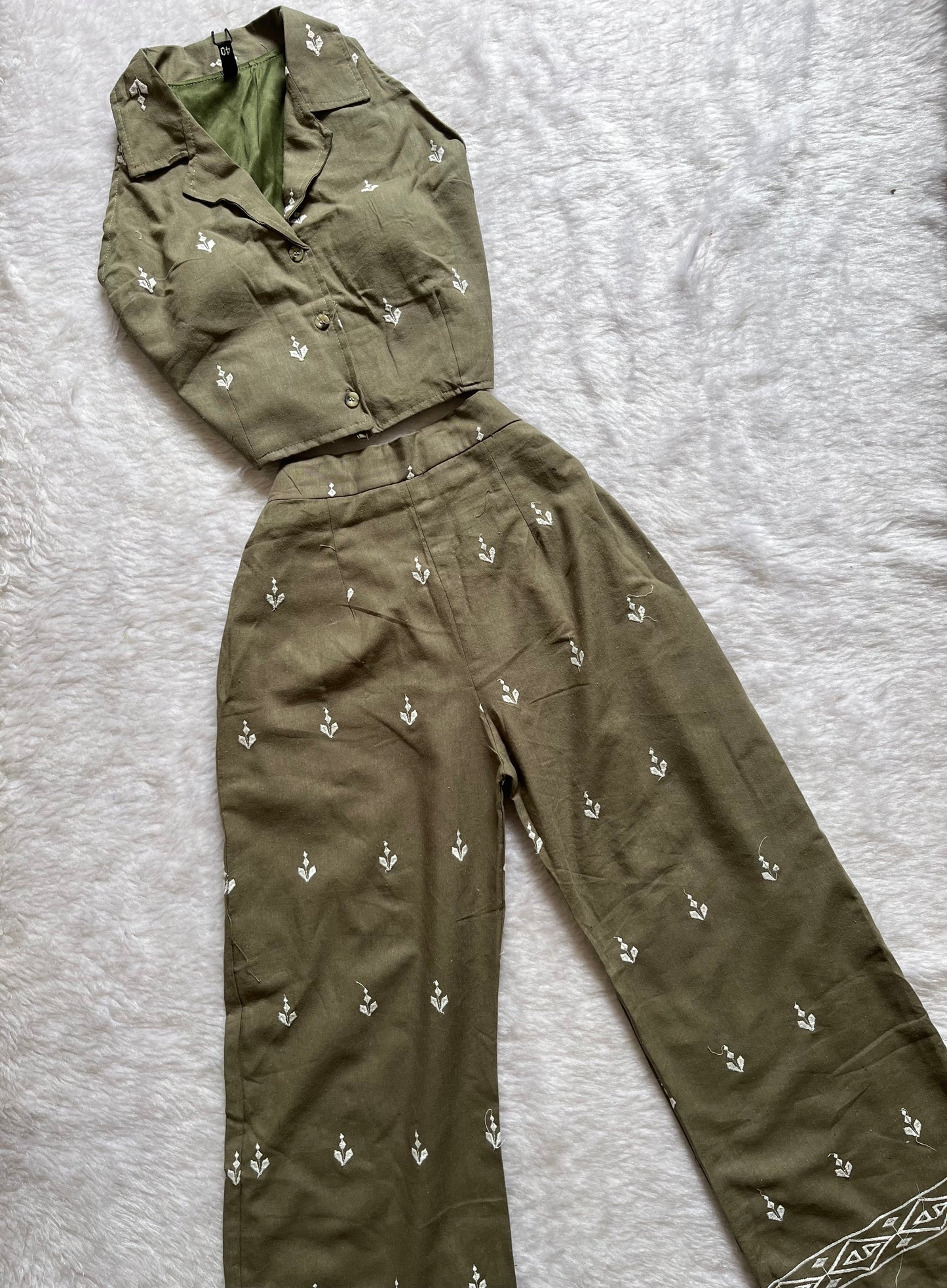 Olive embroidered cordsetš¤