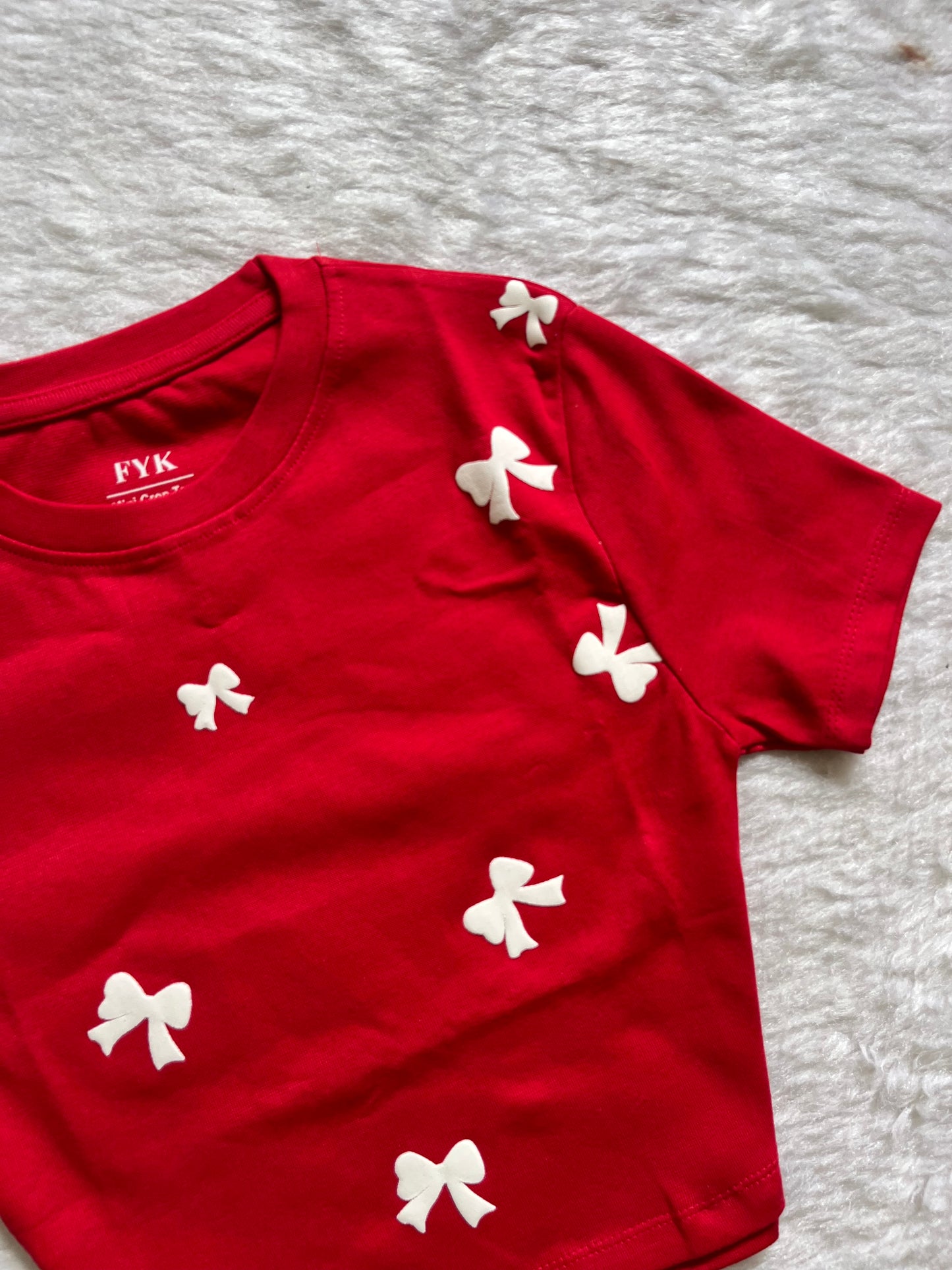 Red Bow baby tee🤍