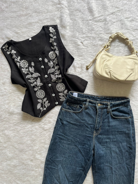 Embroidered vest coat🤍