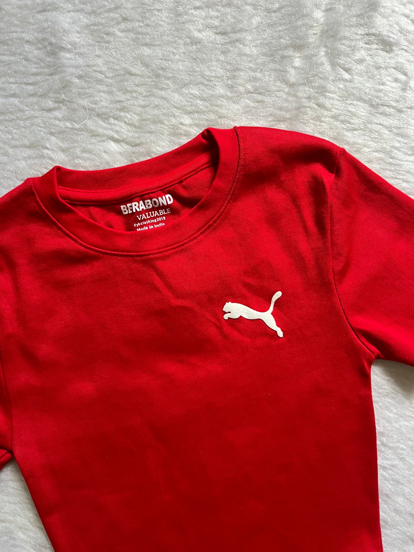Red fitted basic tee
