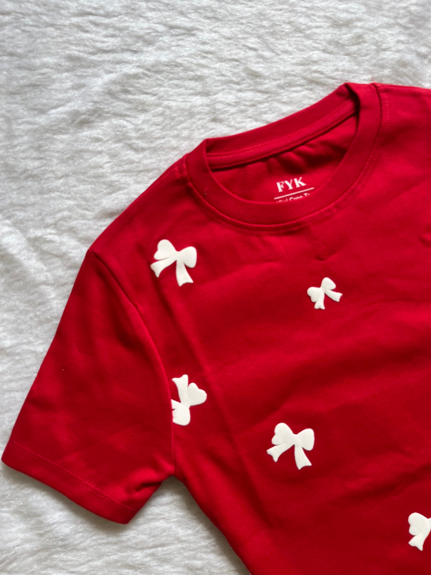 Red Bow baby tee🤍