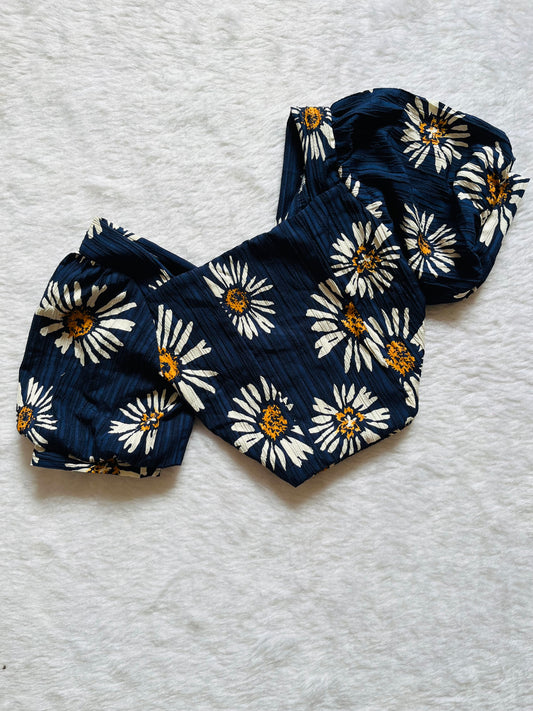 Navy floral top🤍