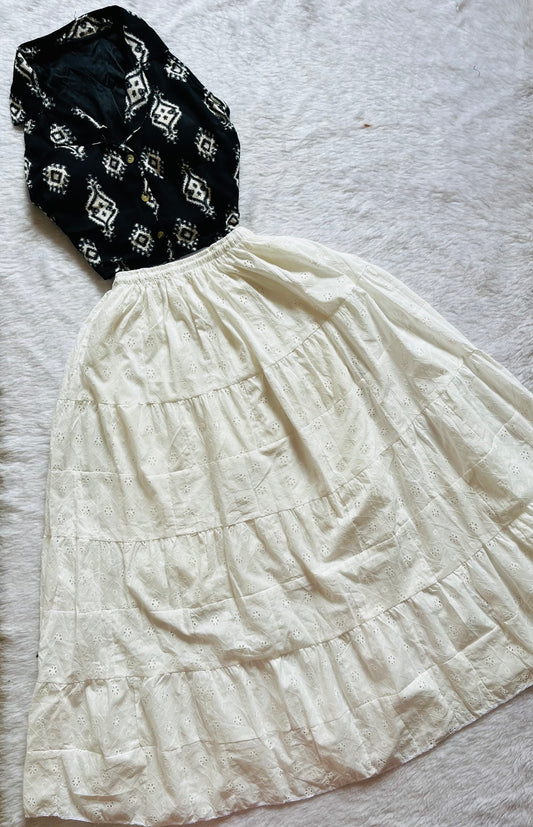 White embroidered skirt set🤍