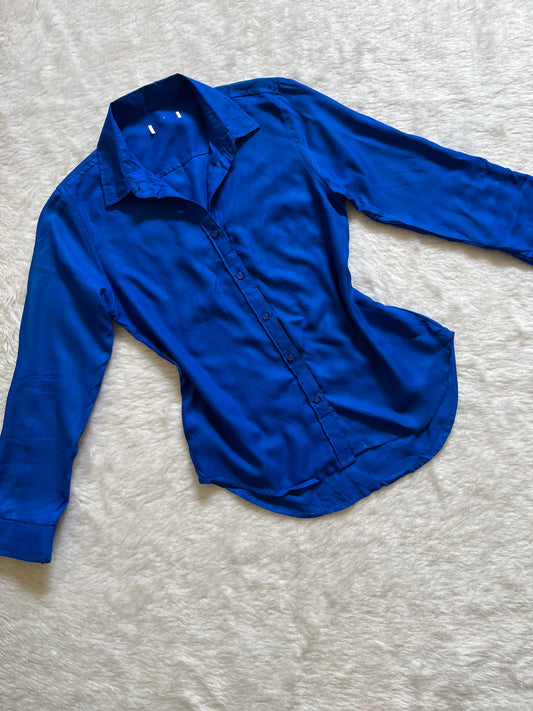 Electric blue shirt🤍