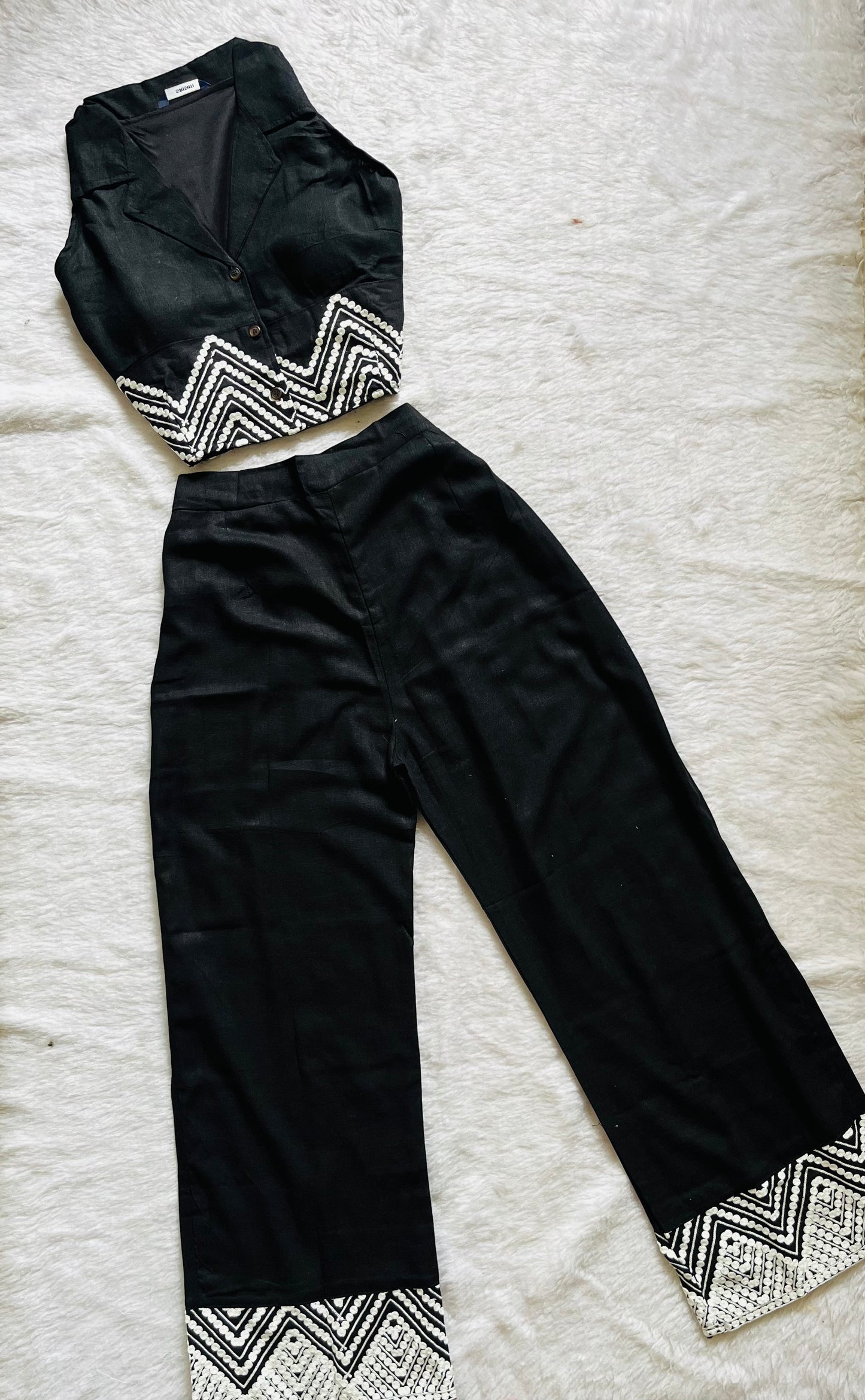 Black embroidered cordset