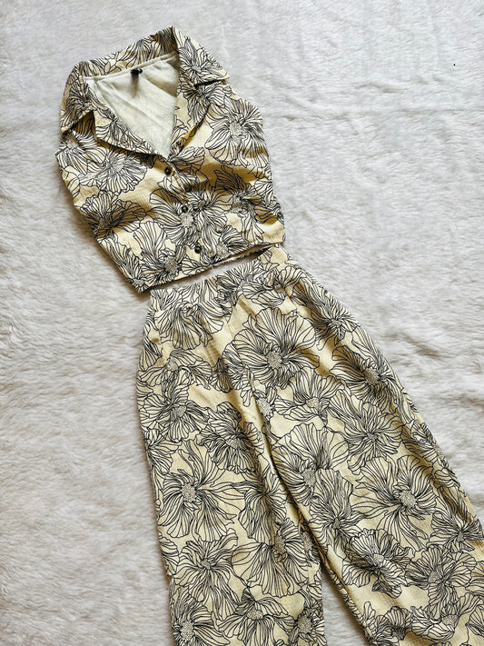 Abstract Floral cordset🤍