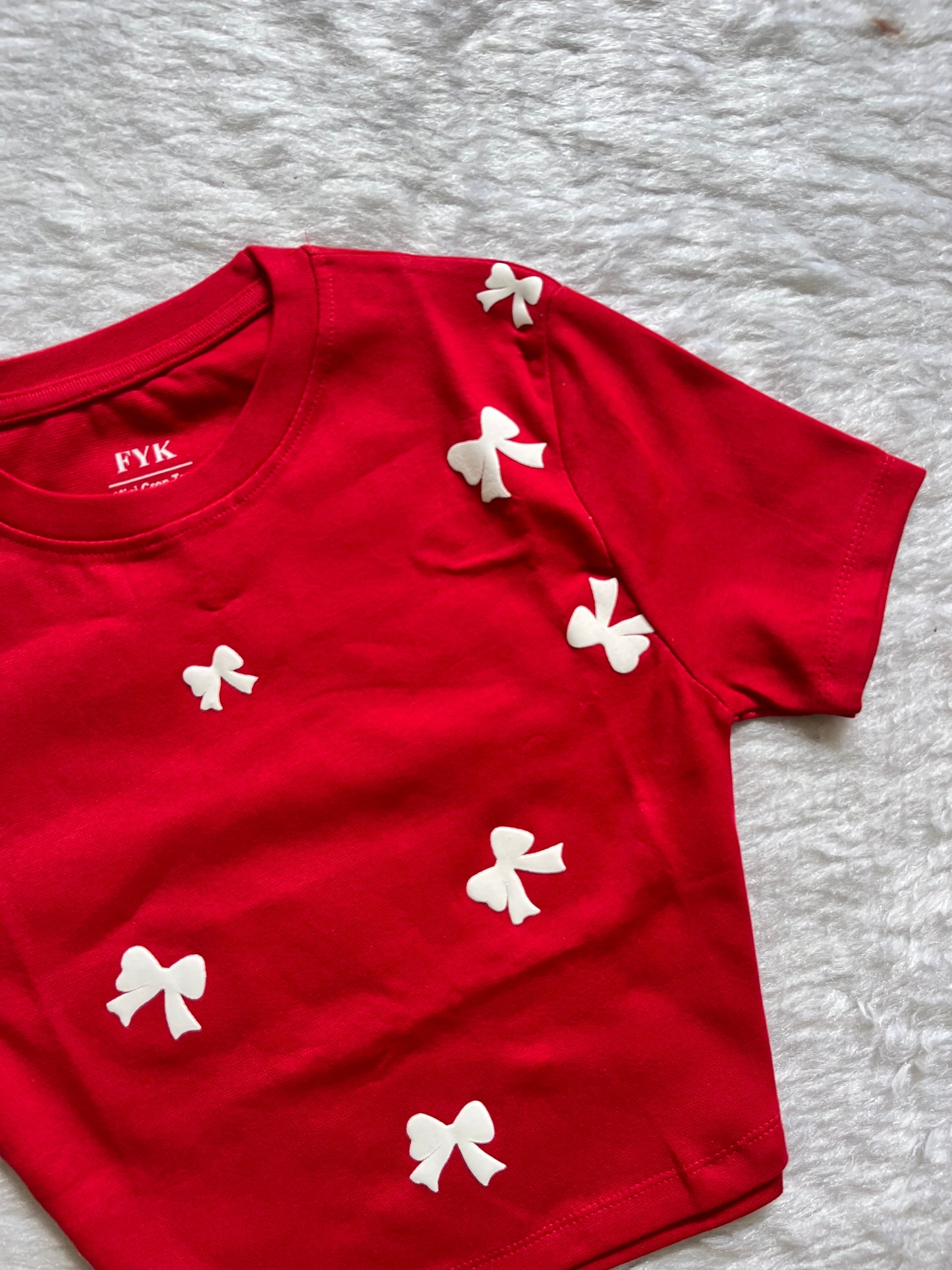Red Bow baby tee🤍